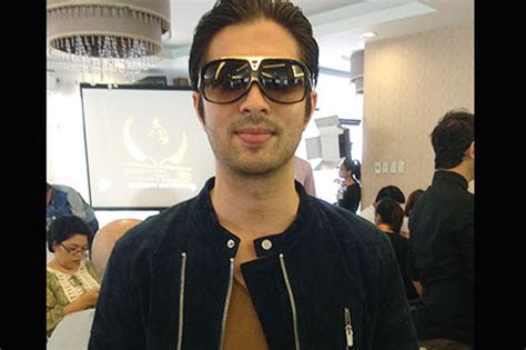 Joross ‘no comment’ sa kumalat na sex video .